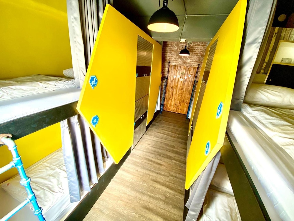 Hive Backpackers