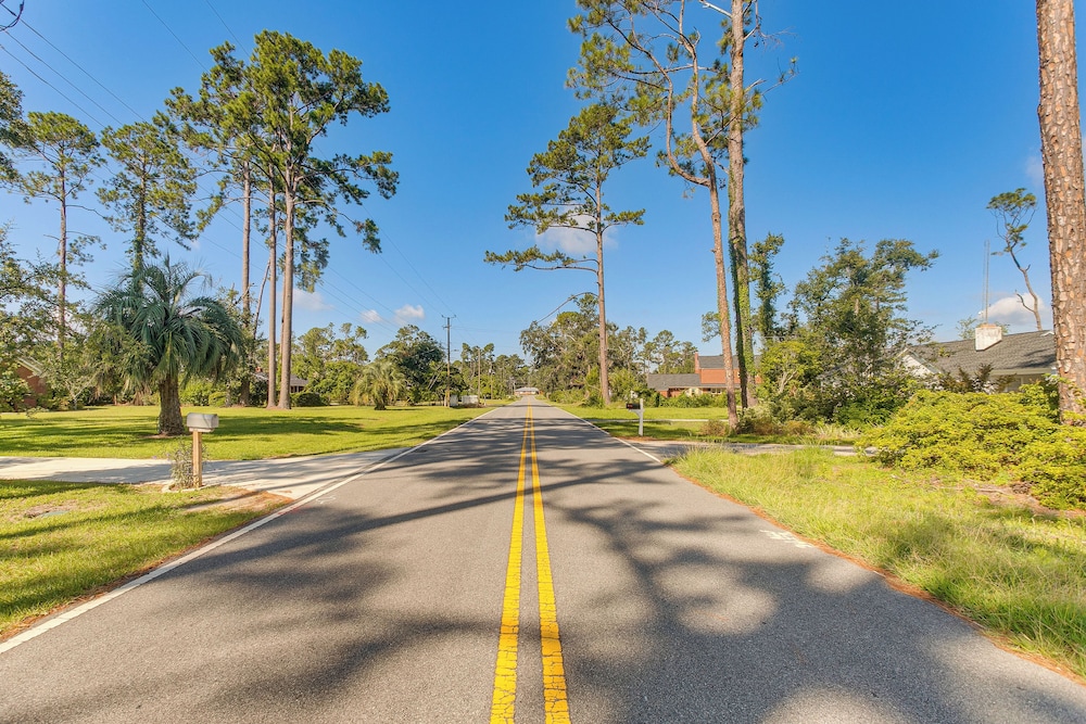 Large Private Yard: Home < 3 Mi to Dtwn Valdosta!