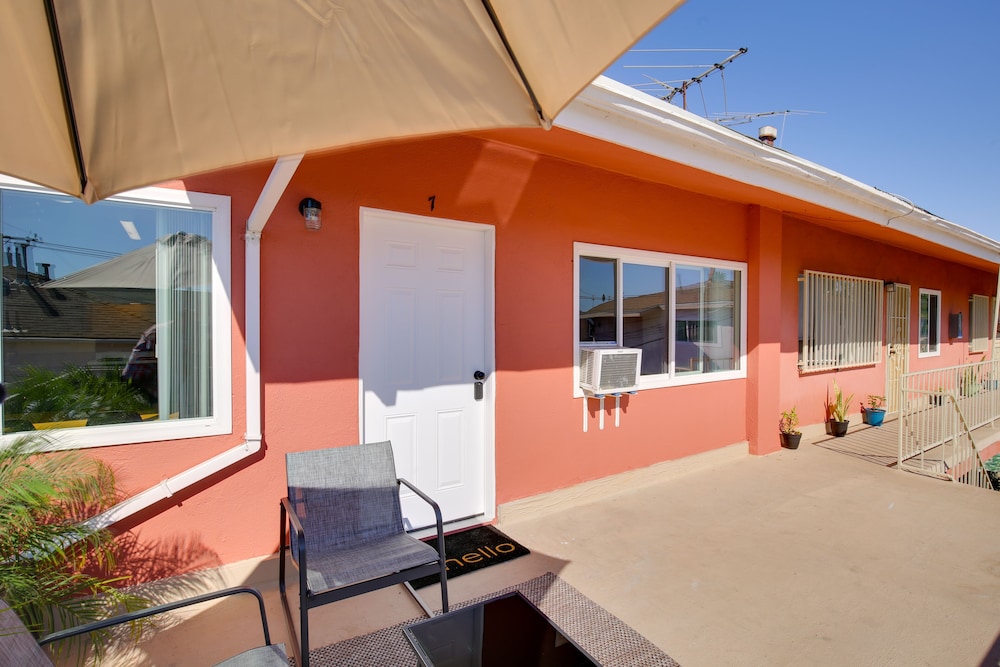 Airy Long Beach Condo Rental: 2 Mi to Ocean! view 5