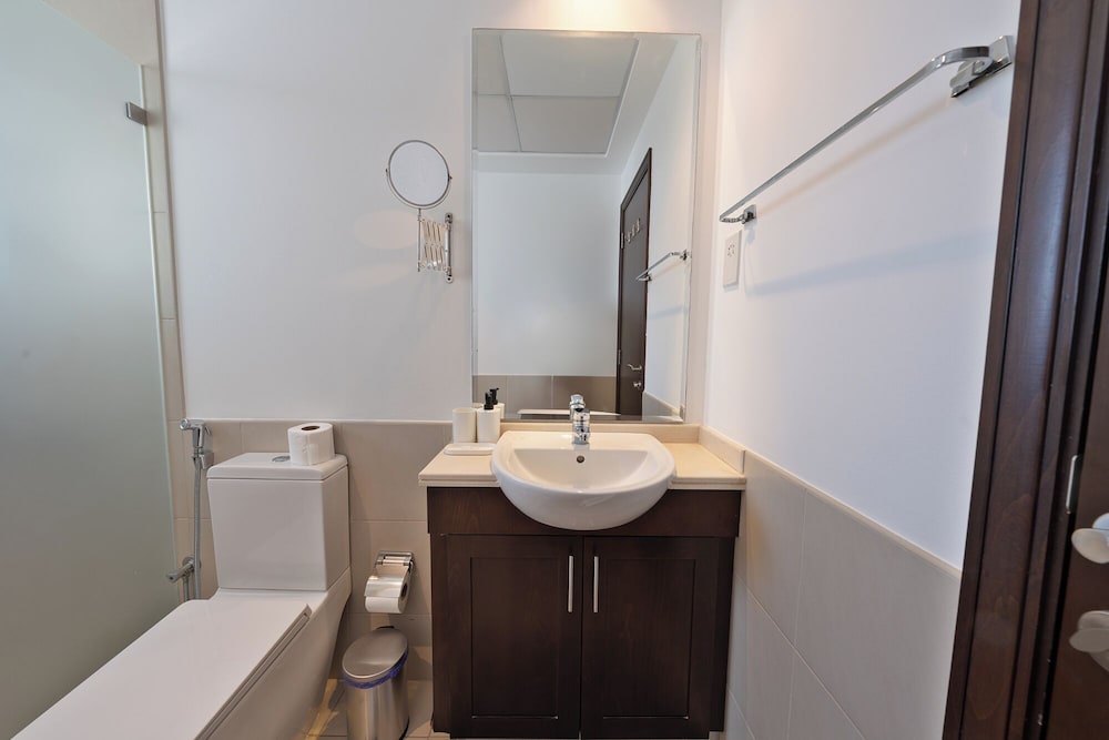 Luxury Short Term Stay 2BHK plus Maids - RANCHES