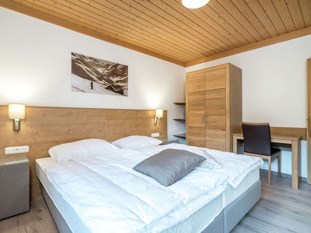 Large Luxury Chalet near Ski Area Zillerarena Königsleiten view 2