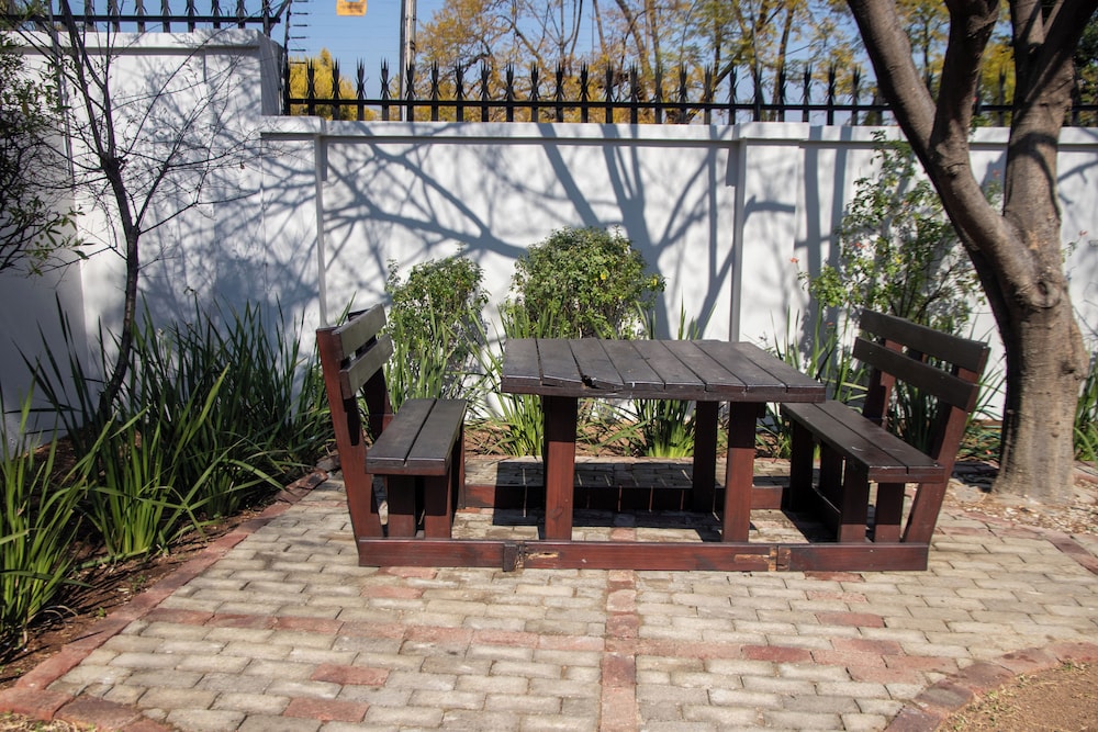 Sandton Hideout SPA and Accommodation