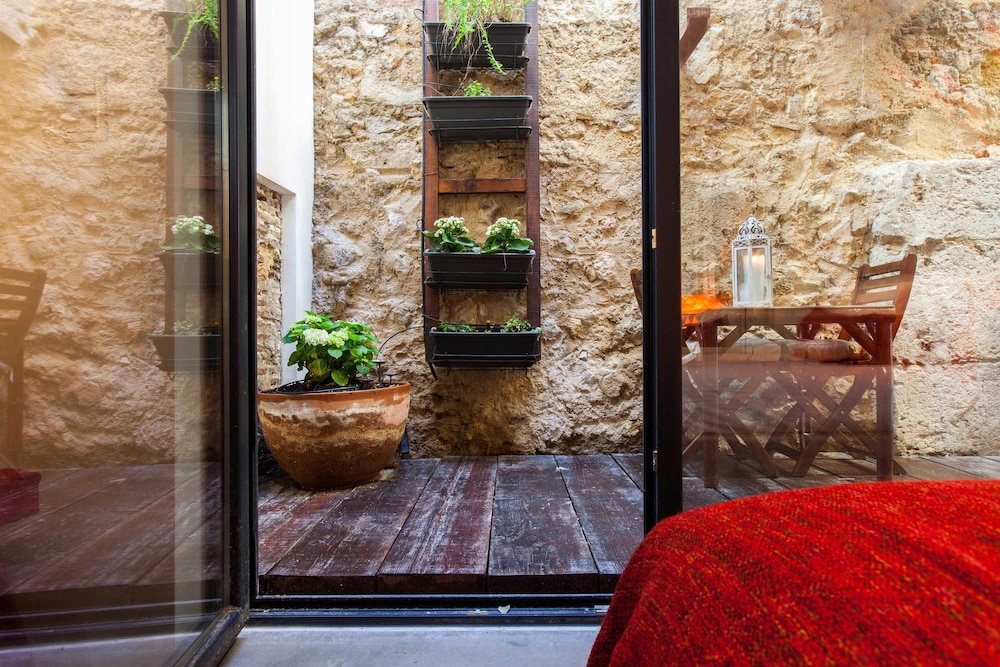 The Old Stables Chiado Apartments