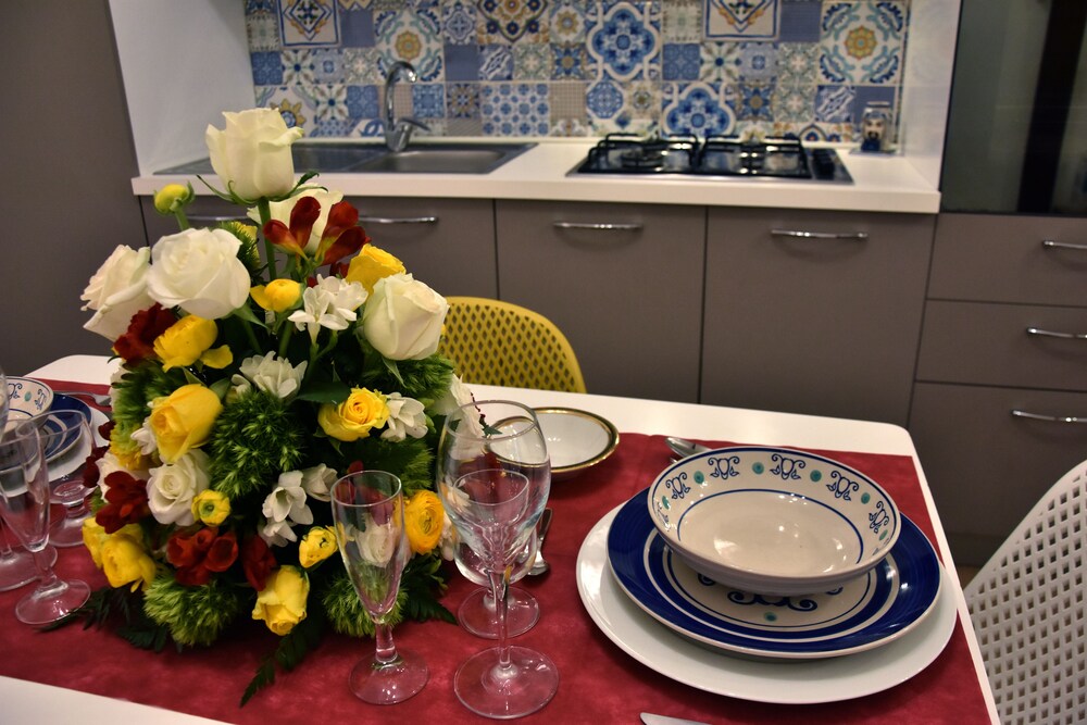 Gloden House Apartments