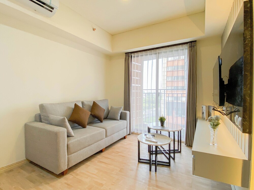 Modern Look And Restful 3Br At Meikarta Apartment