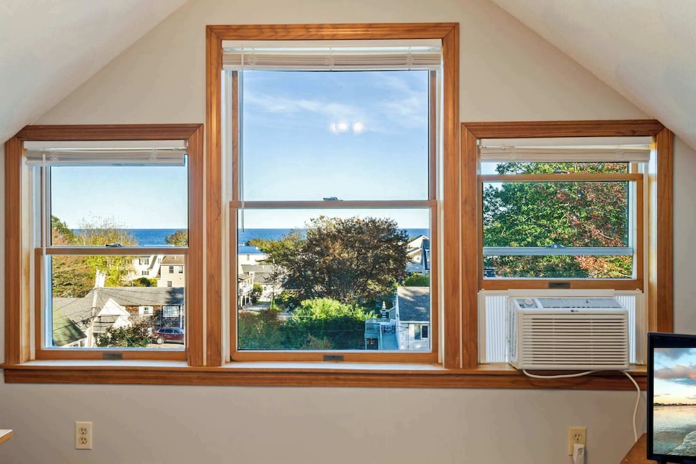 Nubble View Home for 10