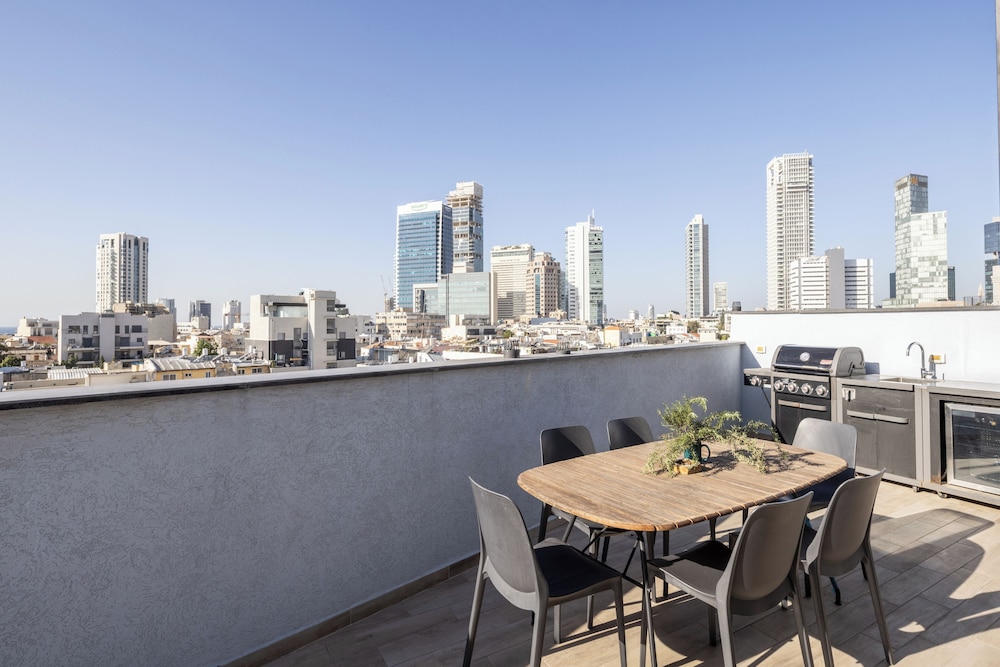 Rooftop Jacuzzi Penthouse by Sea N' Rent