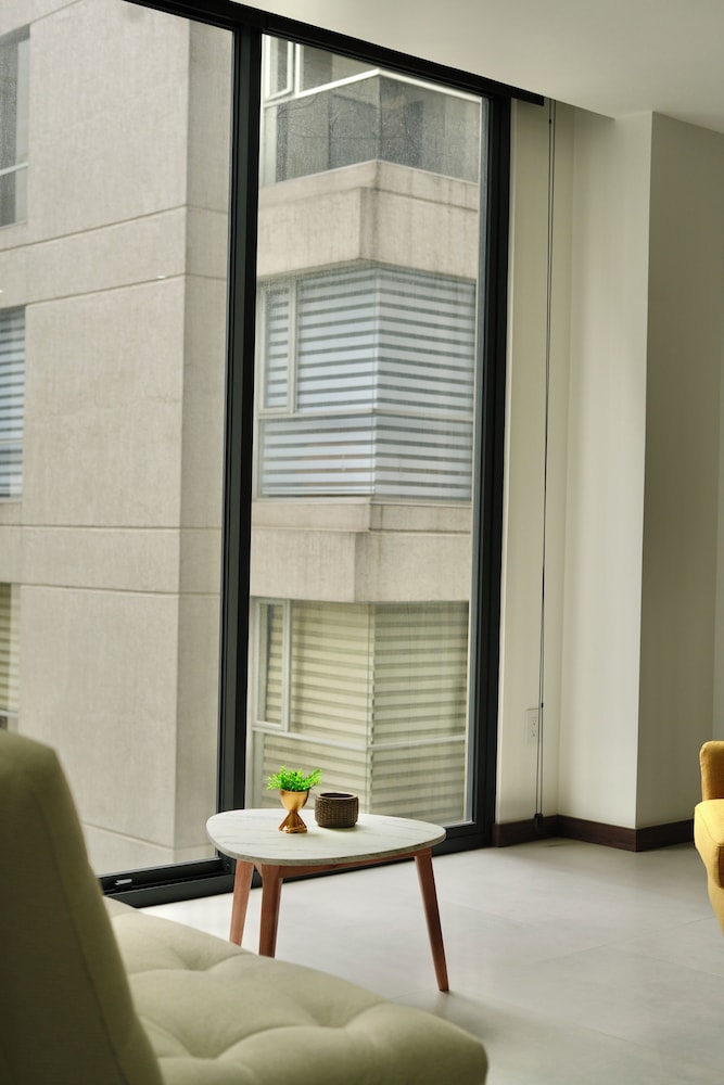 Seis Residences