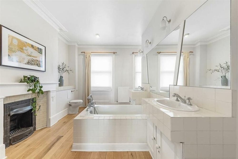 Spacious 3B House in South Kensington