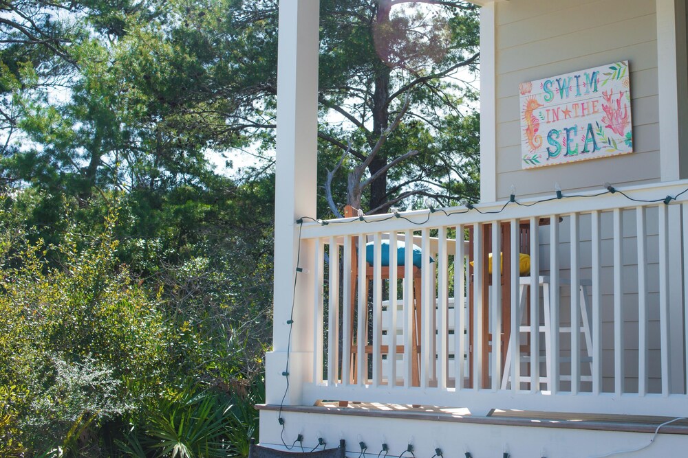 Aquamarine! Sleeps 12! Close to Community Pool! Private Beach Access!