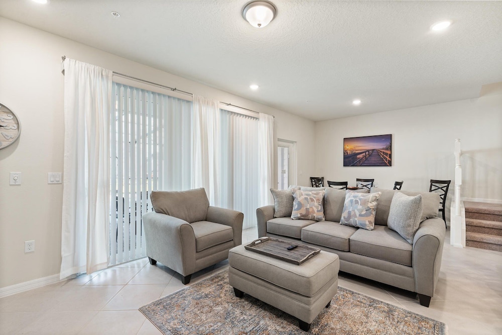 1228 Blue Island Dr