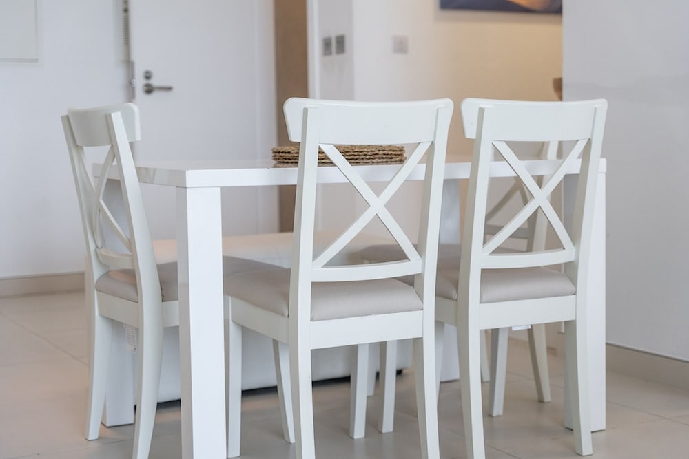 Peaceful and Airy 1-bedroom Apartment With the Palm Beach View