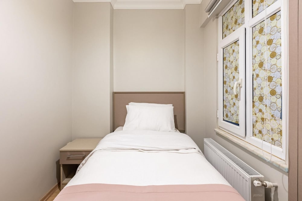 Lovely Central Flat Near Metro Station in Sisli