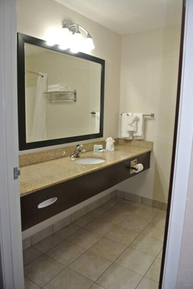St Louis Vacations - Quality Inn Suites Arnold - St Louis - Property Image 33