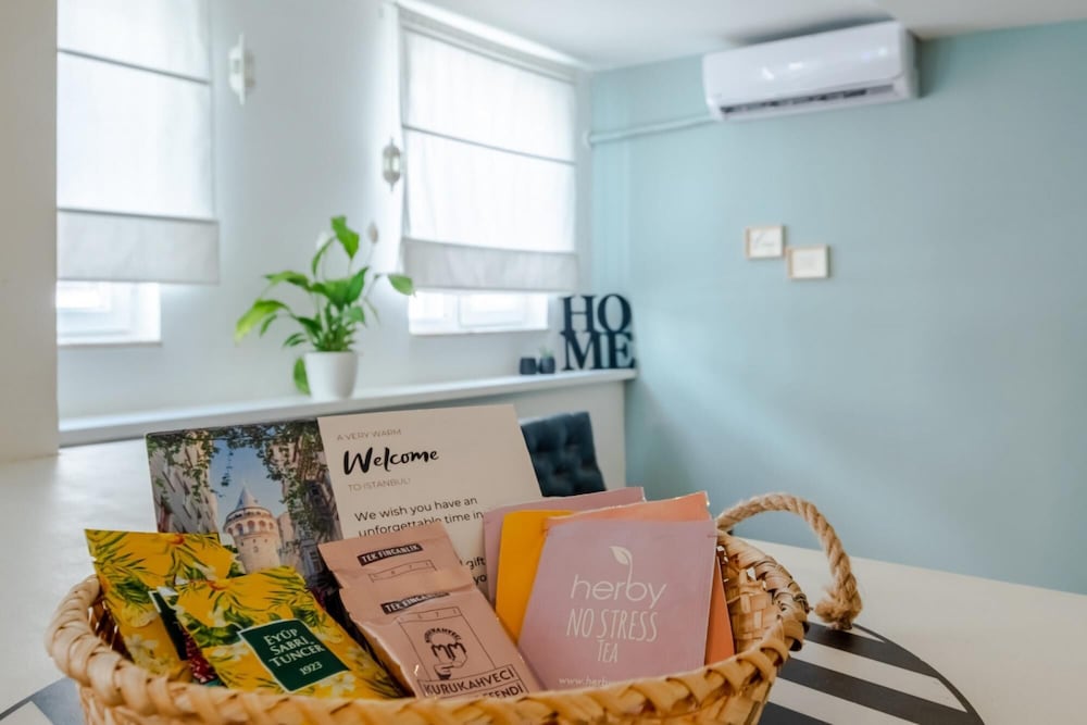 Colorful Flat 5 Min to Taksim Square in Beyoglu