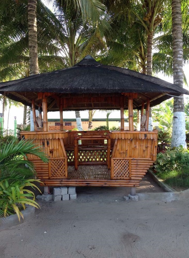 Nichos Island Resort