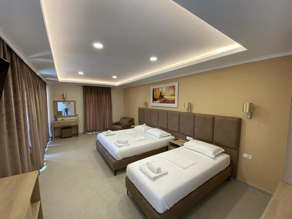 Karos Hotel Llaman