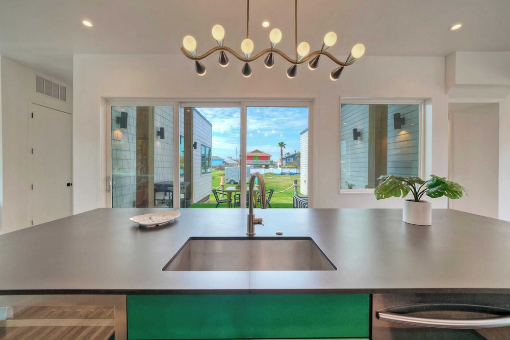 Sleeps 20 2 Modern Homes w/ Private Pool, Deck+patio 3-min Walk to the Beach