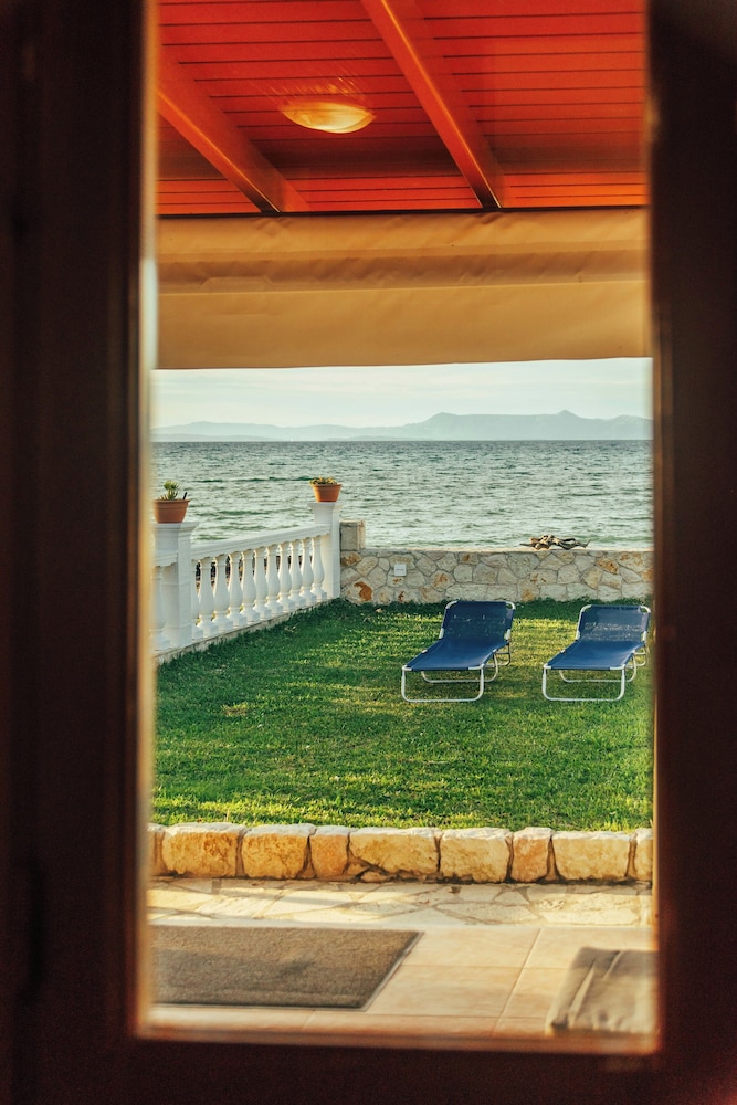 Sea Breeze Oasis-Tranquil Coastal Escape