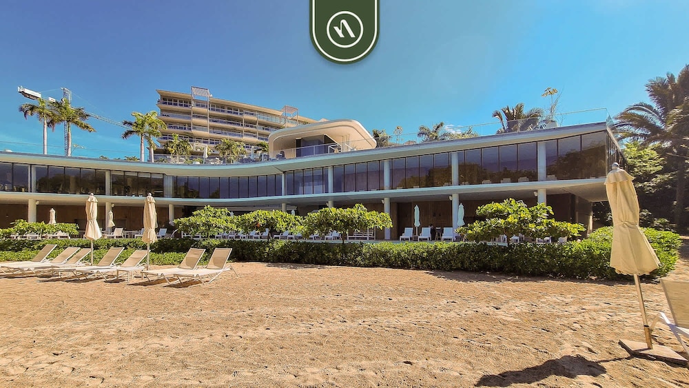 New 3BR Condo - Oceanview Terrace - Private Beach