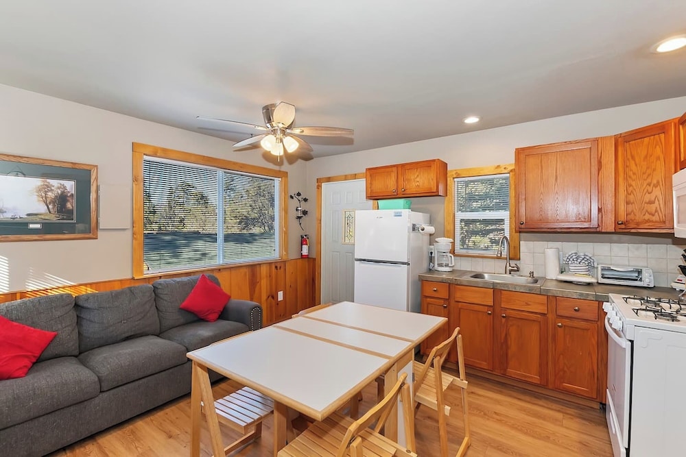 Tranquil 2-Bedroom Retreat