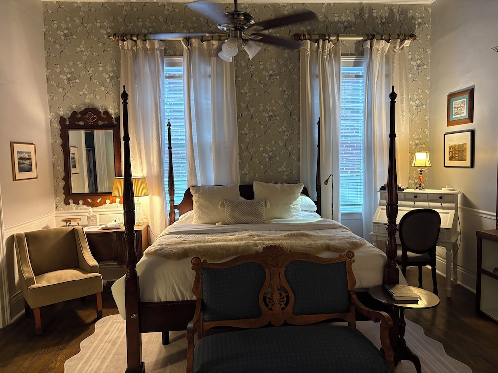 Chesnut Cottage Inn