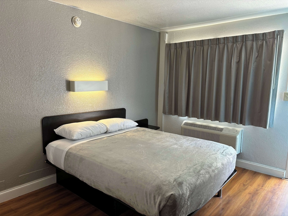 Motel 6 Pensacola, FL - Airport West