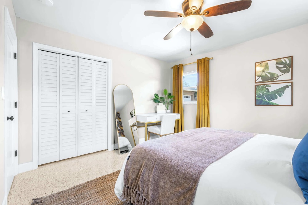 Bay Crest House Stay for 10!