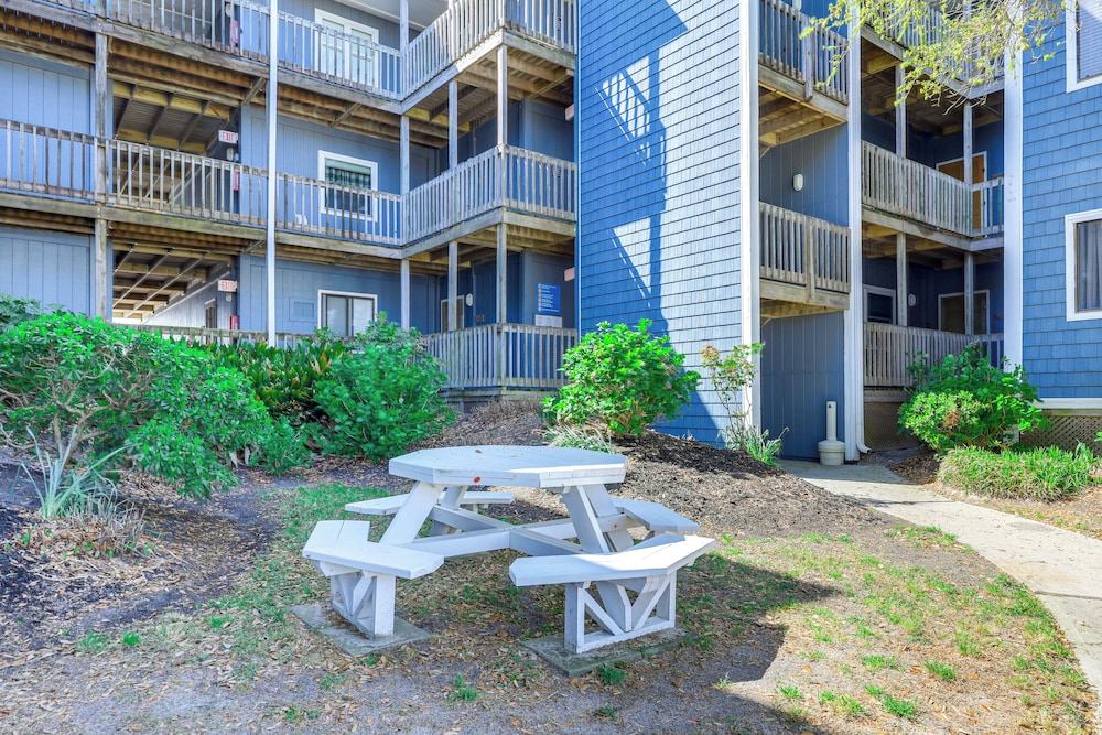 Oceanfront Gem w/ Views in North Topsail Beach