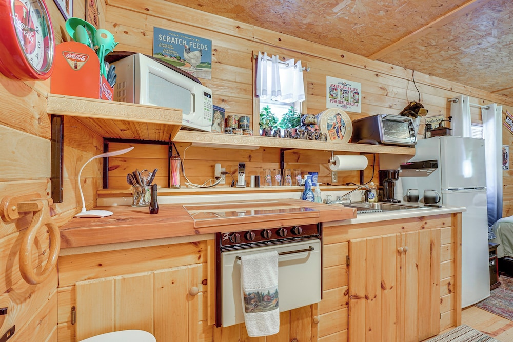 8 Mi to Tellico Plains: House & Cabin Near Trails!