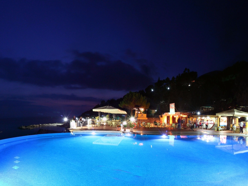Chalet in Cilento With Sea View and Pool