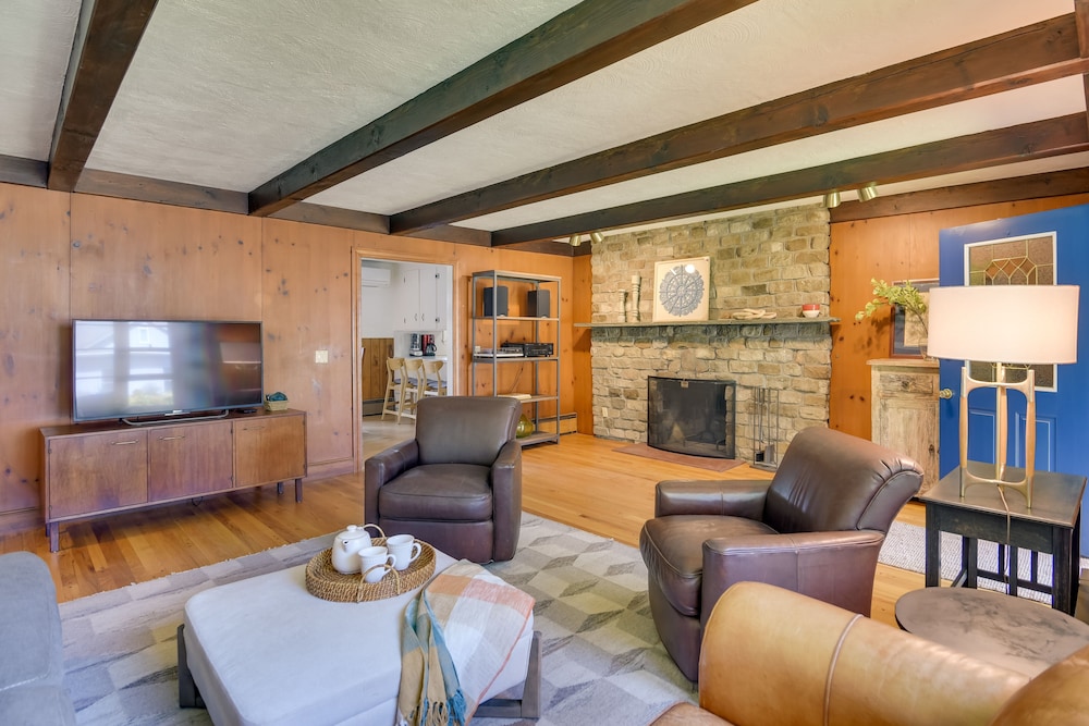 Home in Narragansett w/ Beach Access!
