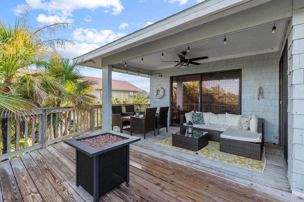 Home w/ Private Hot Tub < 1 Mi to Butler Beach!