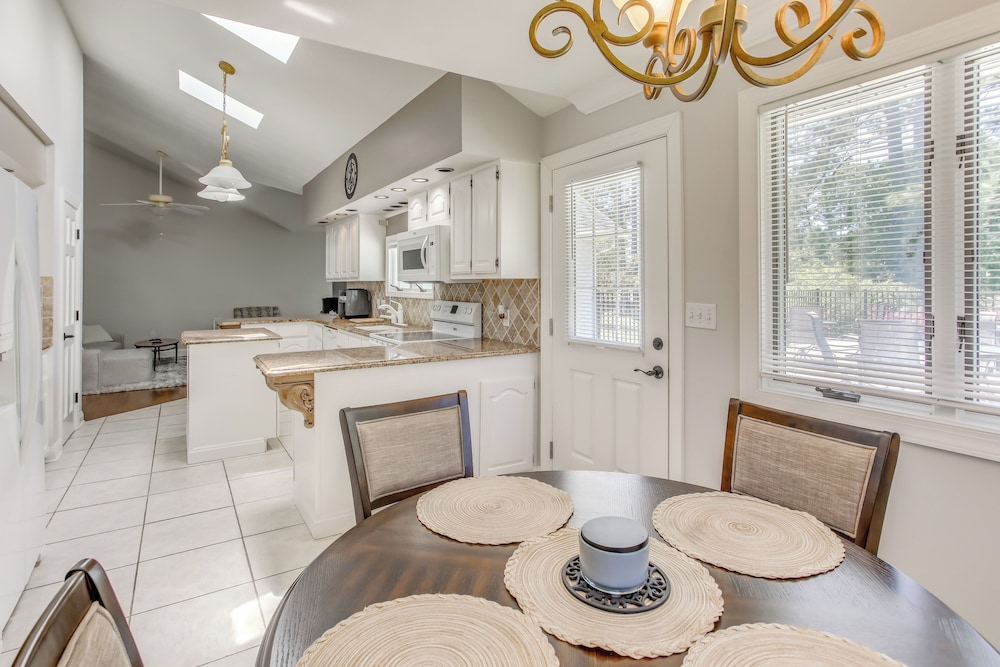 Dine, Shop & Splash: Family Home in Myrtle Beach