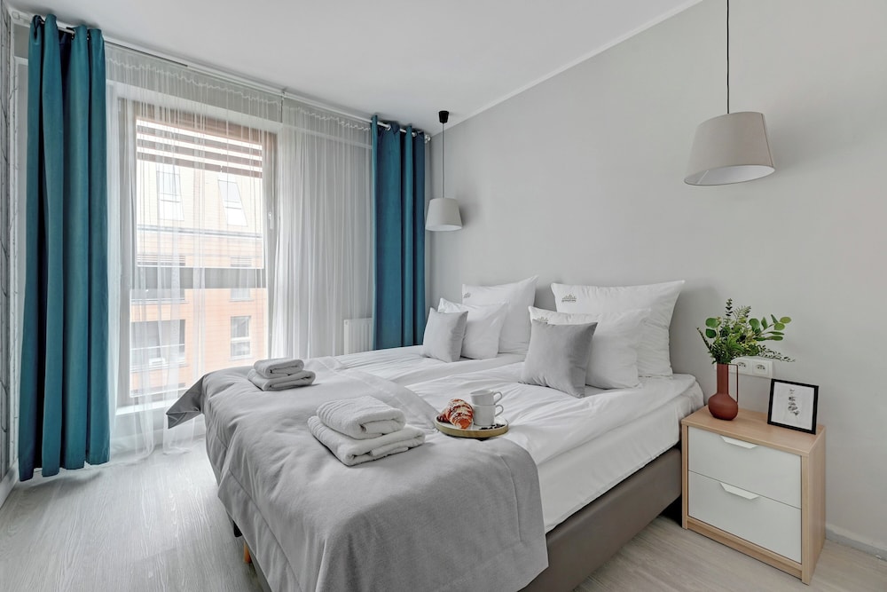 Aura - Riverside & Parking by Downtown Apartments