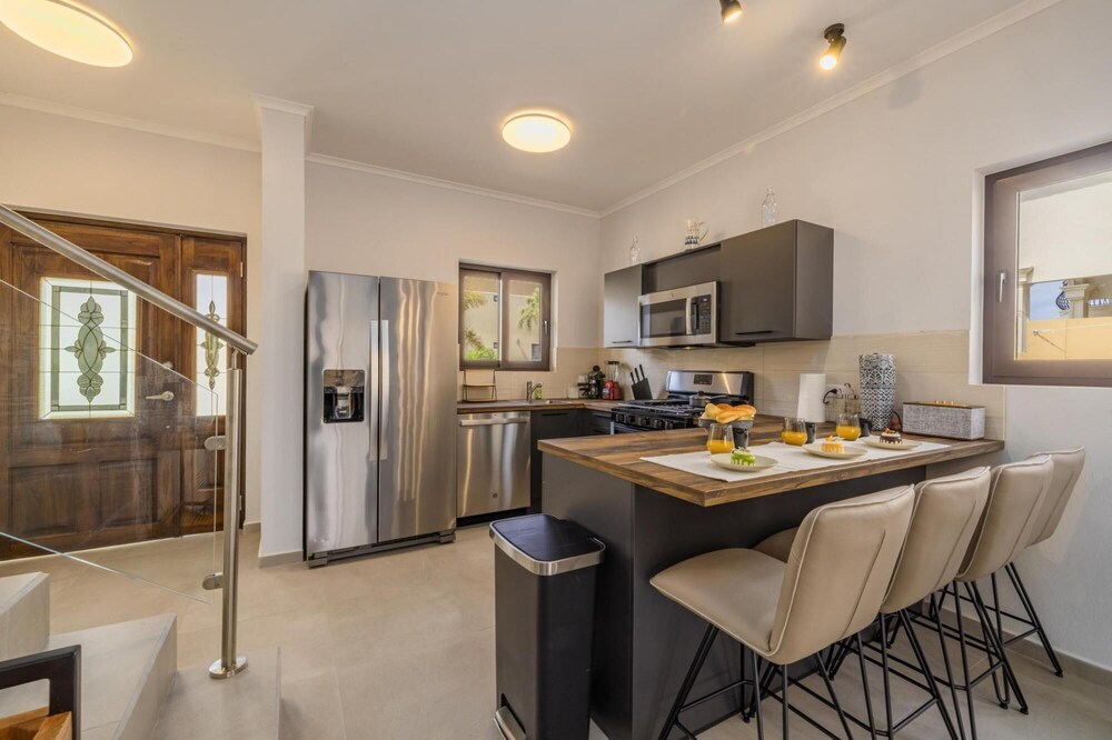 NEW Modern 2 Bedroom Townhome Gold Coast