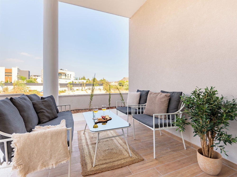 Sanders River Plaza Limassol Apartment
