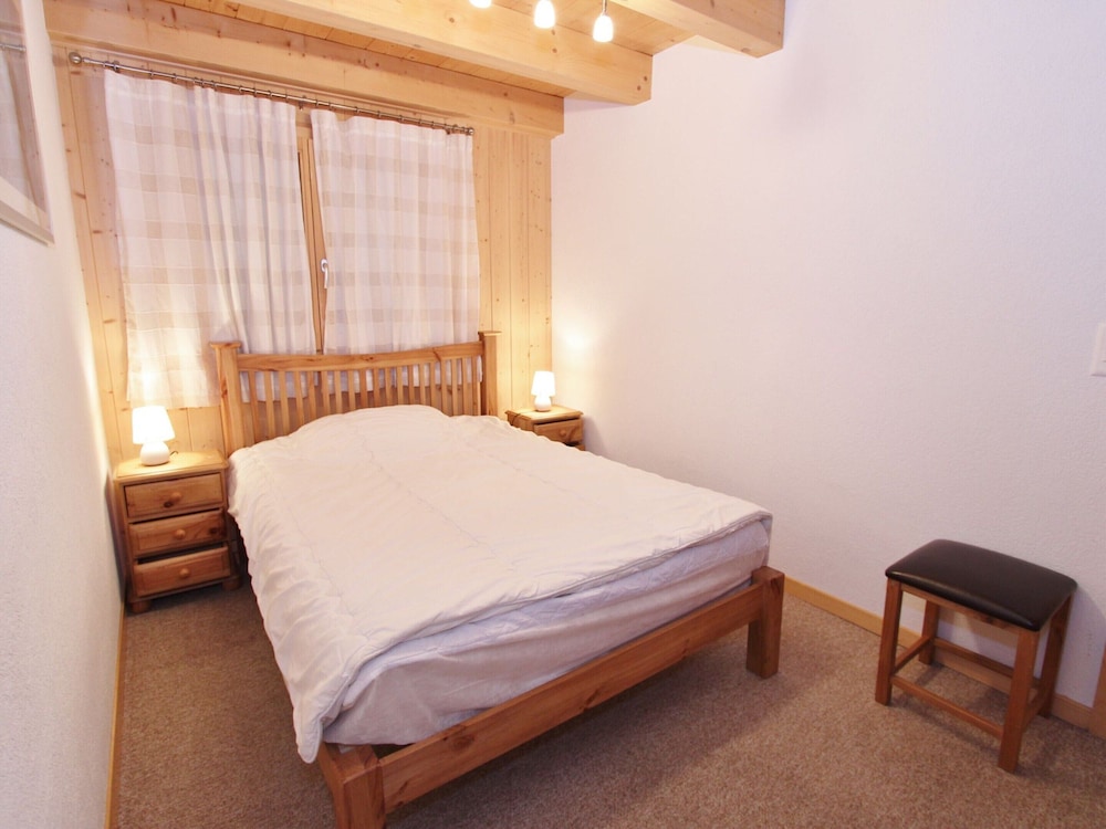Luxury Chalet with Hot Tub in La Tzoumaz