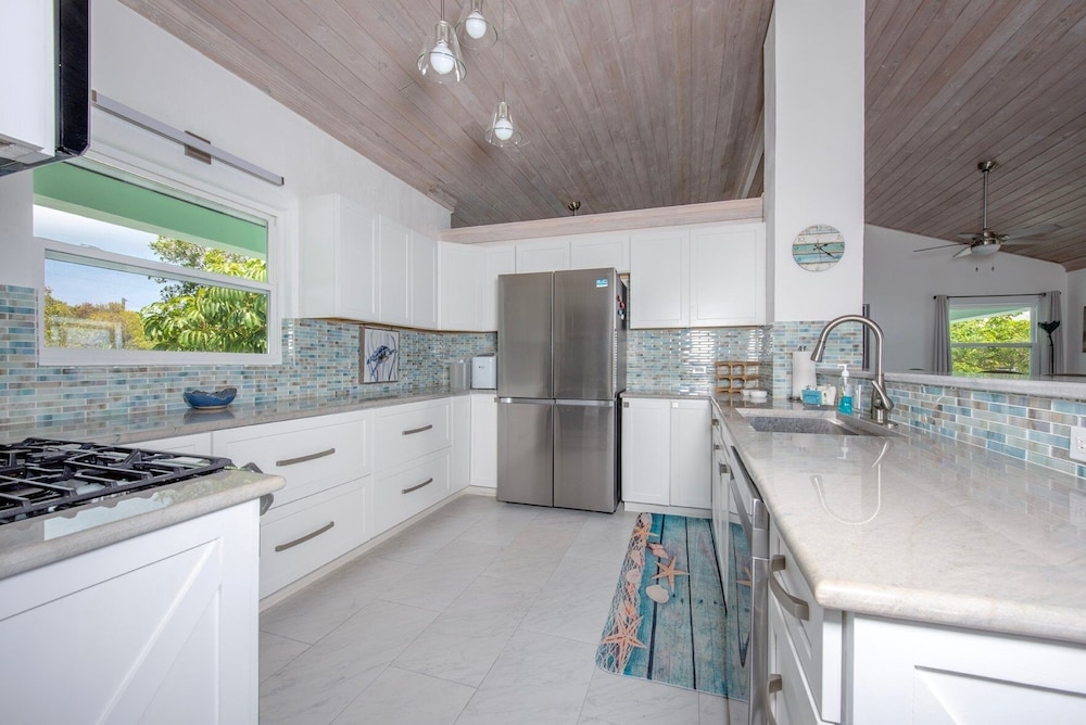Ware-a-dise - Newly Remodeled Home On Calm Caribbean 3 Bedroom Home