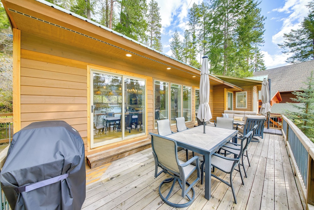 Peaceful Cabin w/ Dock on Lake Pend Oreille