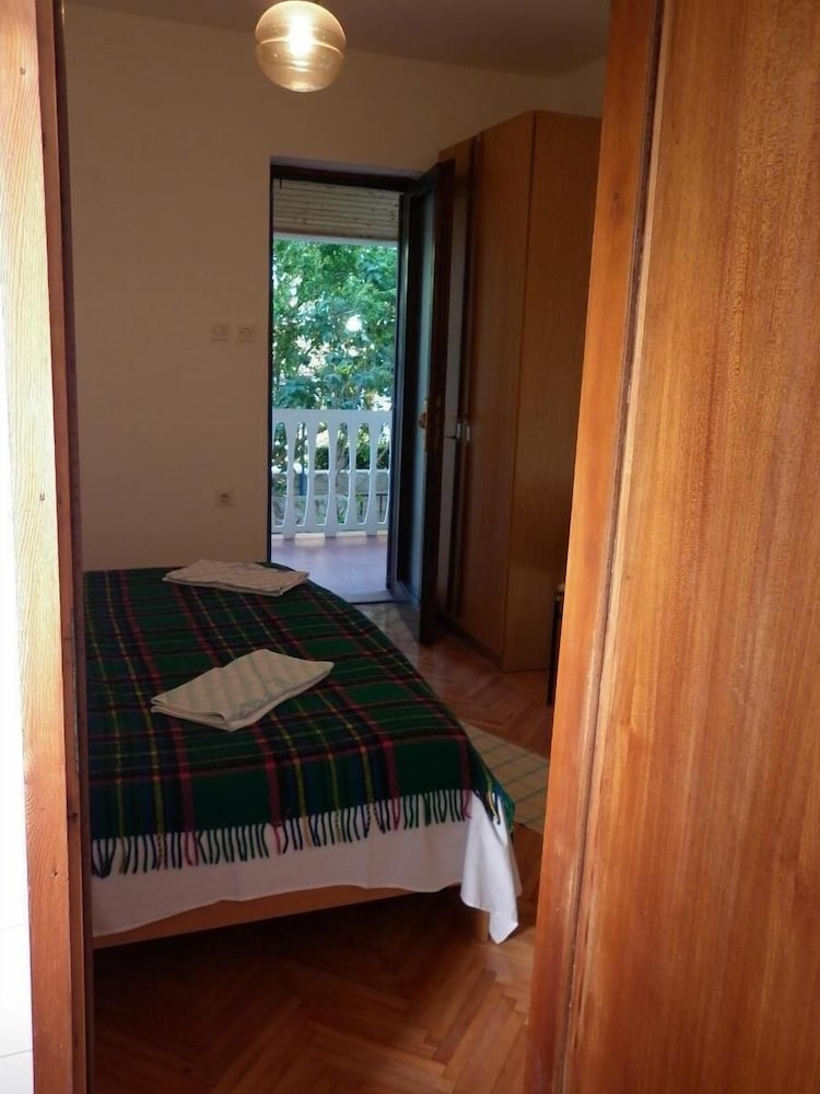 Tonia - Great Location & Afordable - SA2 view 5