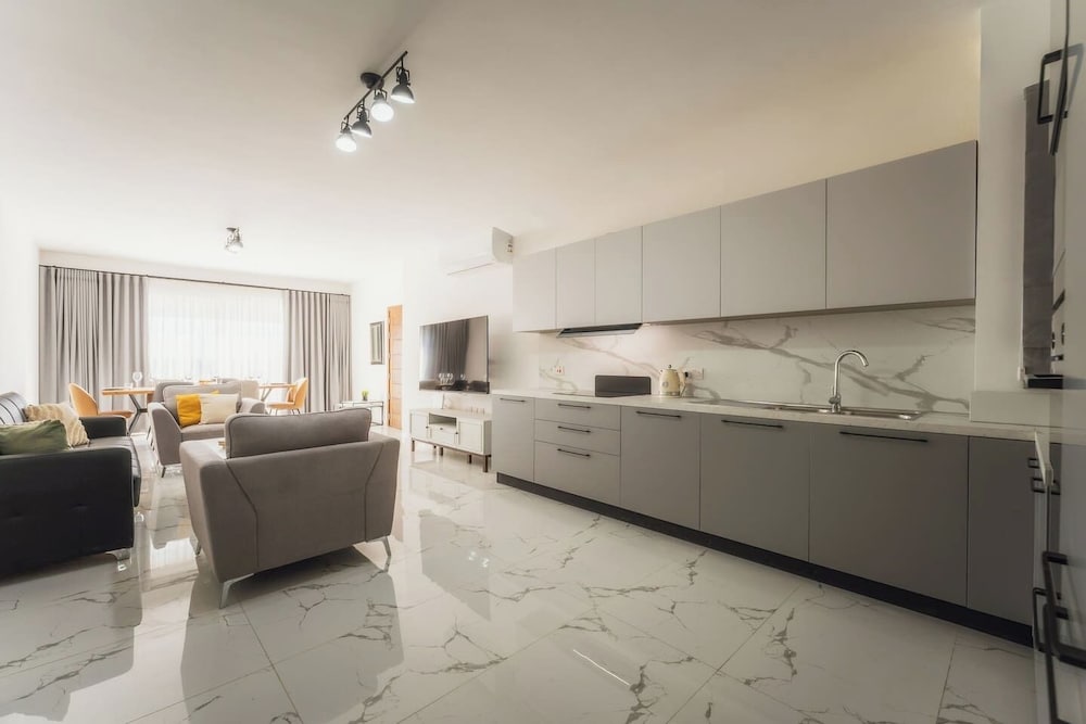Bright Apartment With Sea Valley Views BBQ