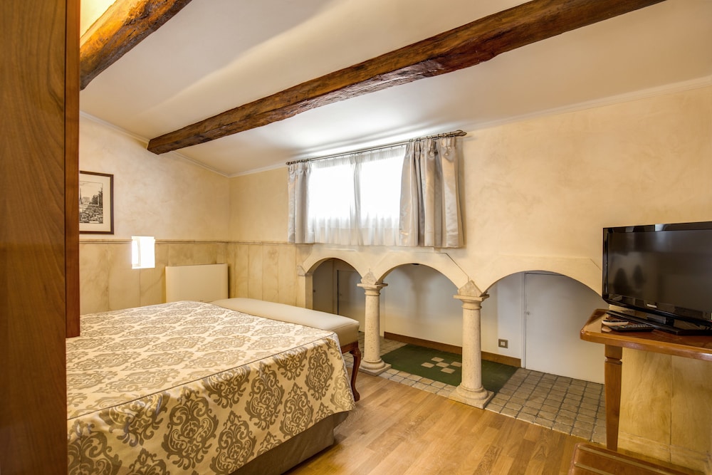 Pantheon Rooms