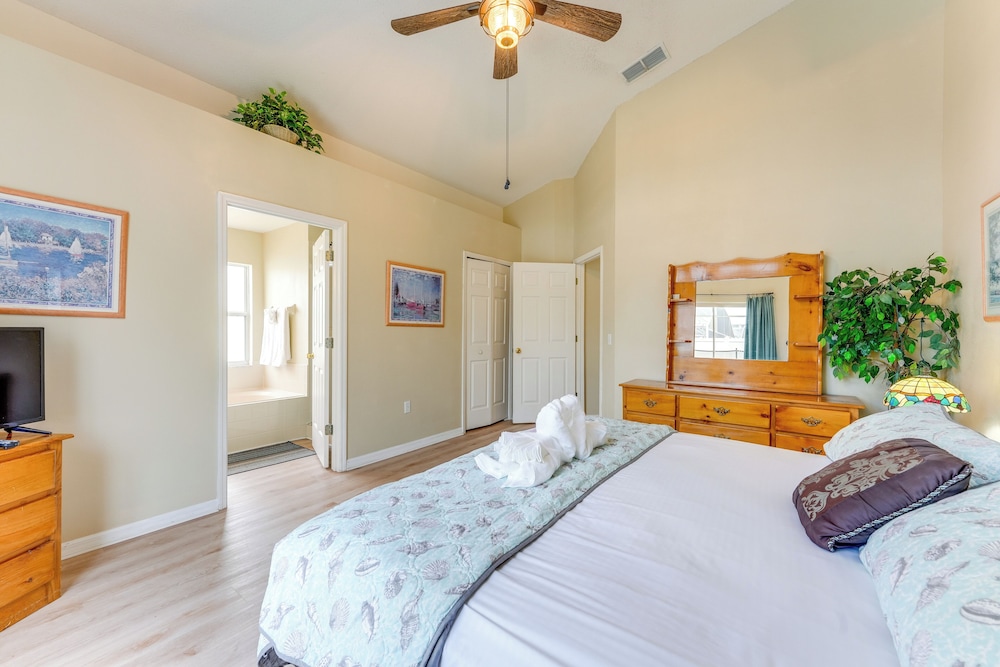 Family Home w/ Pool: Visit Disney & Orlando Parks!