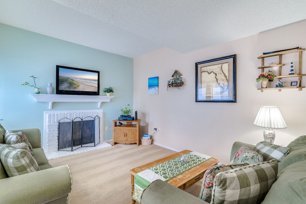 Madeira Beach Yacht Club 215F by Distinctive Beach Rentals