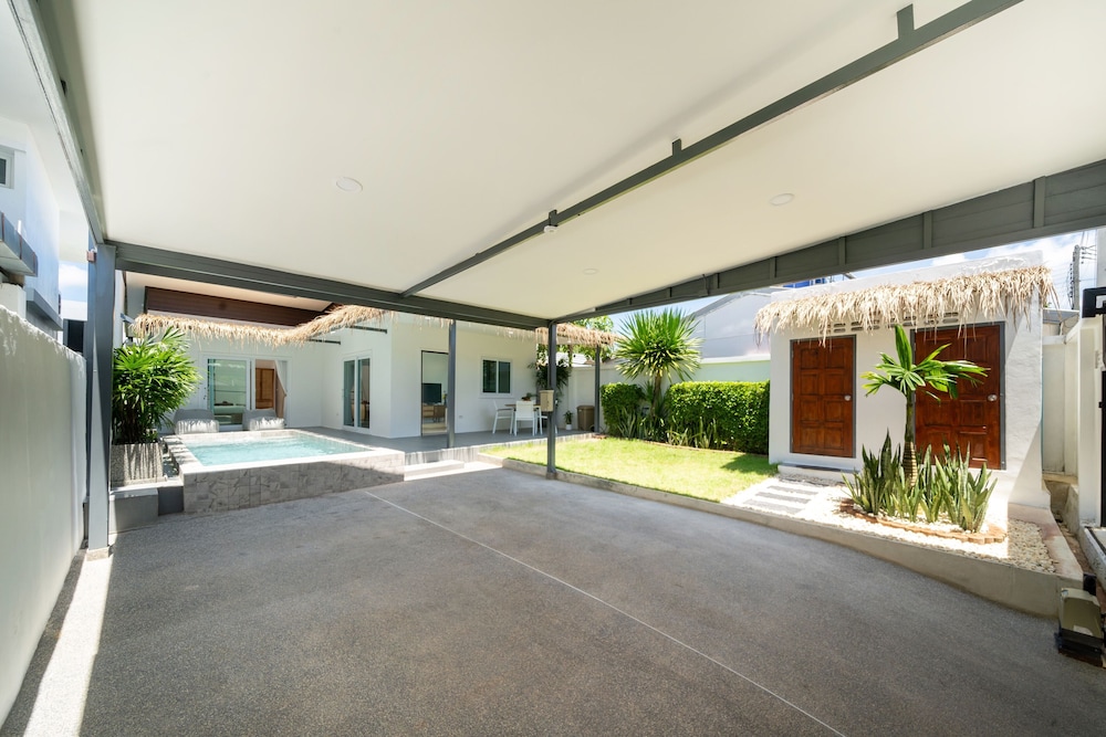Balinese-Style 2BR Pool Villa Aemy