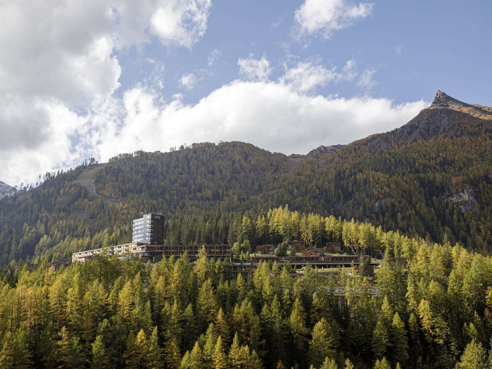 Chalet Resort Near Lake