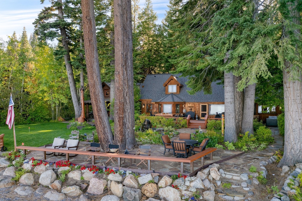 Homewood Lakefront by Avantstay Private Beach Lake Access Views