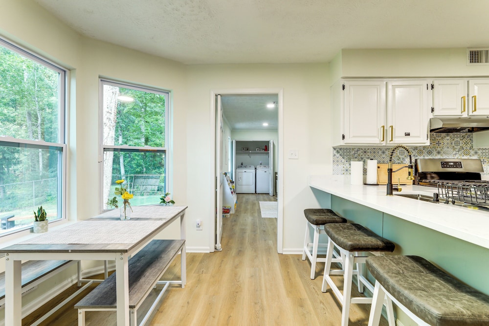 5 Mi to Stone Mountain: Lakefront Family Home