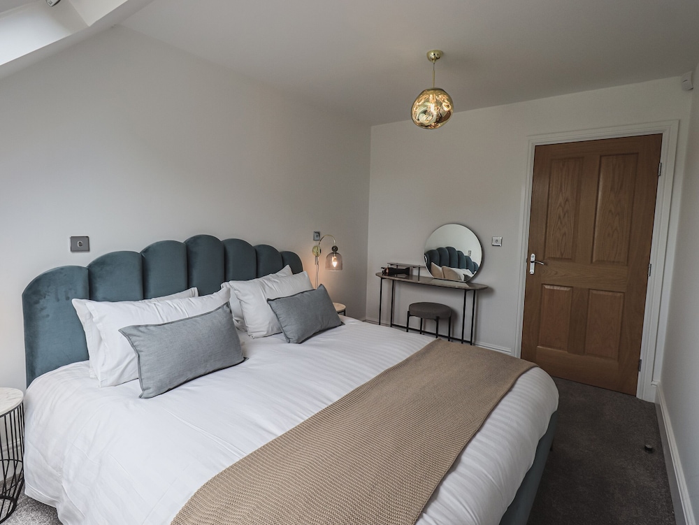 The Mabel Suite Stone Cross Mansion